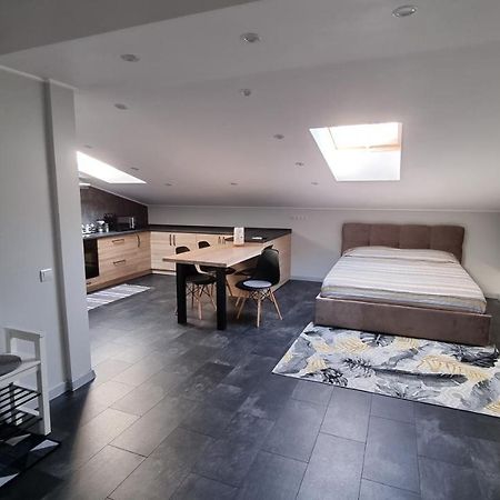 Apartamento Mansarda Kamianets-Podilskyi Exterior foto
