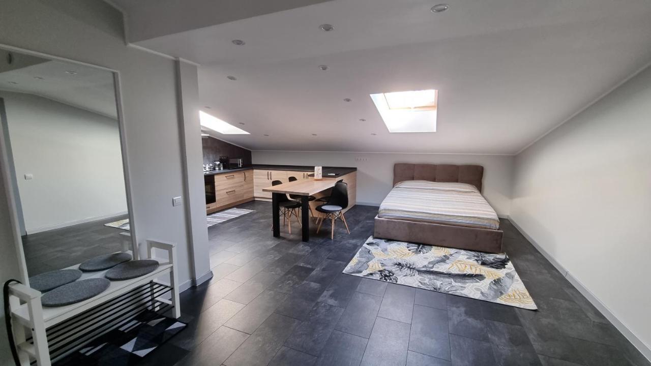 Apartamento Mansarda Kamianets-Podilskyi Exterior foto