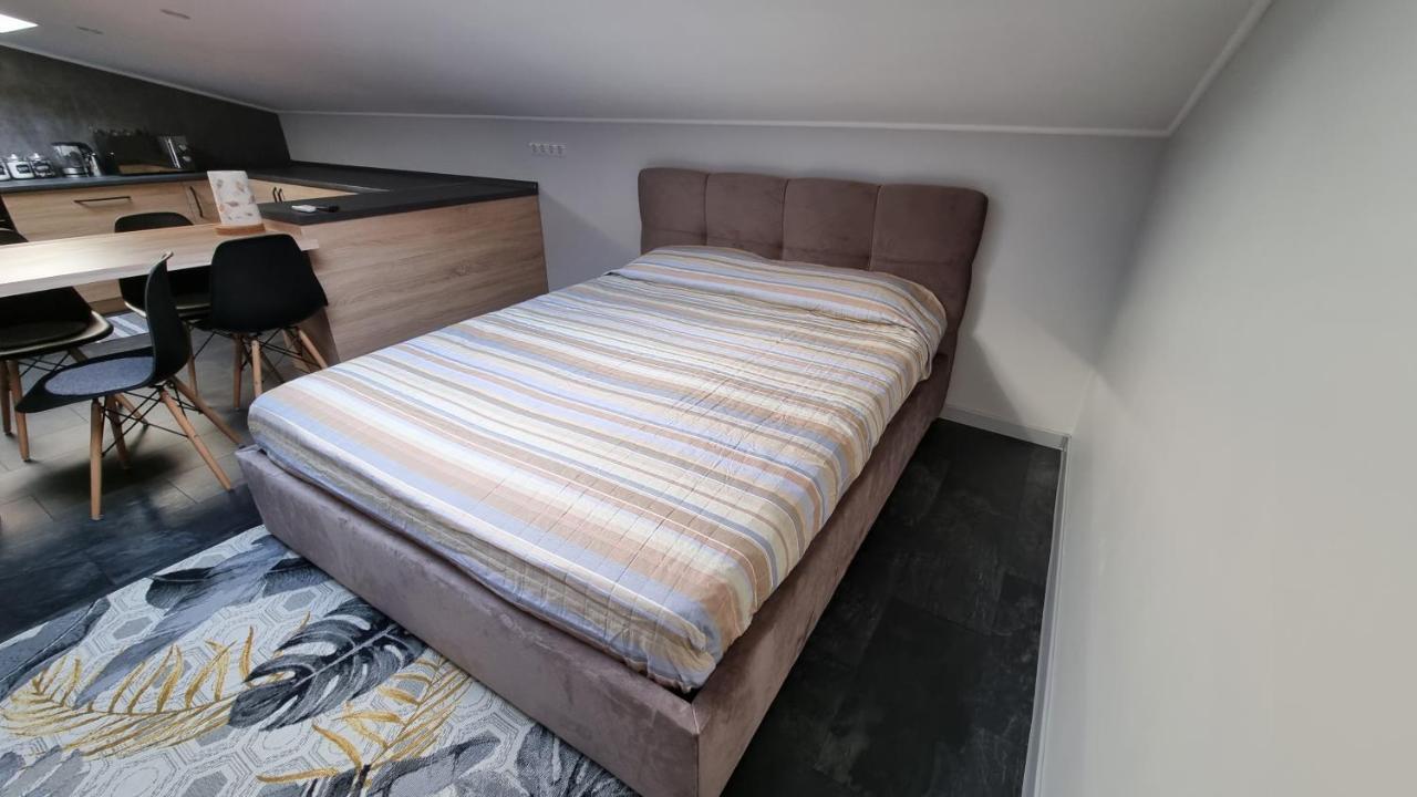 Apartamento Mansarda Kamianets-Podilskyi Exterior foto