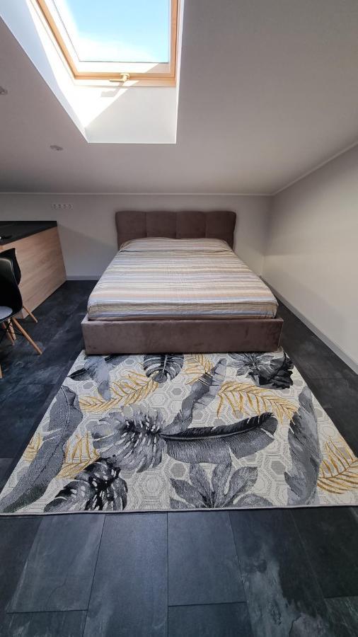 Apartamento Mansarda Kamianets-Podilskyi Exterior foto